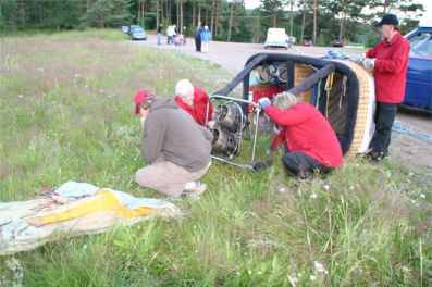 Gräset tas bort vid brännaren